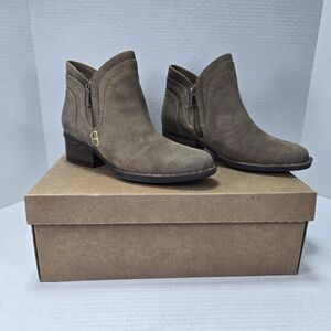 Born Malta II Zip-up Chelsea Taupe Distressed Taupe Ankle Booties Boots Size 6.5